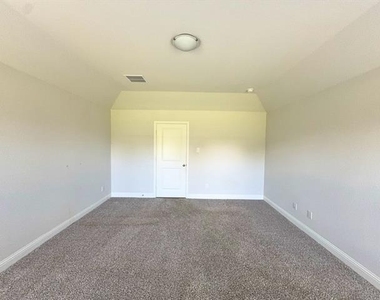 609 Tartane Drive - Photo Thumbnail 10