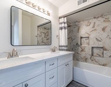 4131 E Contessa Street - Photo Thumbnail 7