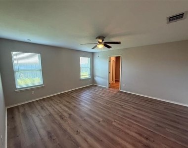 945 Newby Lane - Photo Thumbnail 8