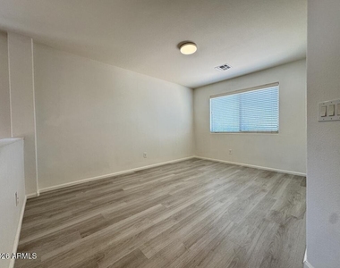2458 W Via Dona Road - Photo Thumbnail 10