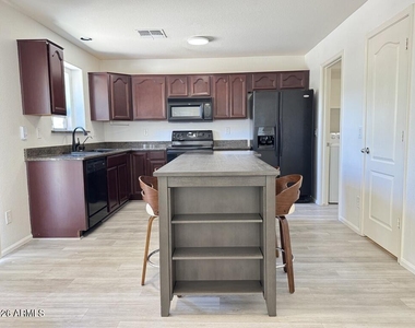 2458 W Via Dona Road - Photo Thumbnail 4