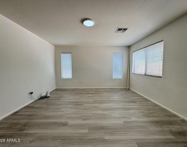 2458 W Via Dona Road - Photo Thumbnail 7