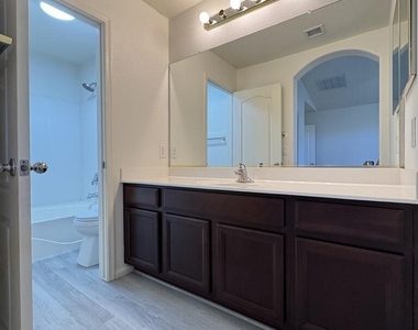 2458 W Via Dona Road - Photo Thumbnail 16