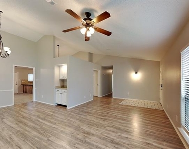 4403 Santa Cruz Lane - Photo Thumbnail 5