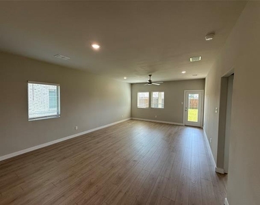 1233 Wolfsbane Drive - Photo Thumbnail 8