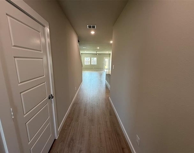 1233 Wolfsbane Drive - Photo Thumbnail 5