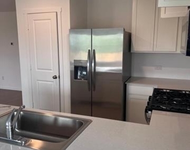405 Mcnelly Lane - Photo Thumbnail 6