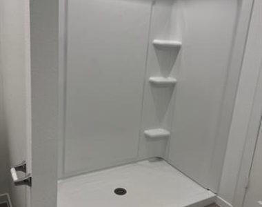 405 Mcnelly Lane - Photo Thumbnail 10