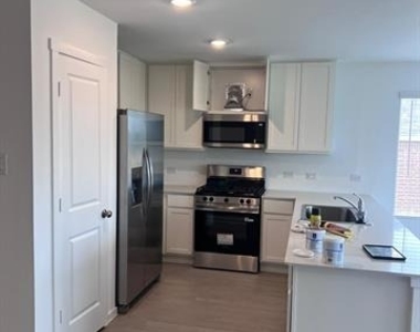 405 Mcnelly Lane - Photo Thumbnail 5