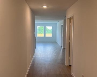 405 Mcnelly Lane - Photo Thumbnail 3