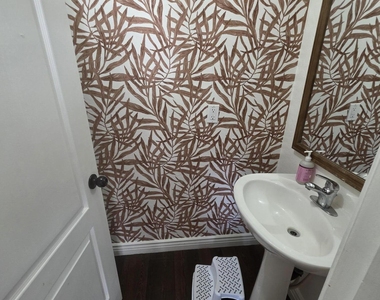 5266 S 236th Avenue - Photo Thumbnail 7