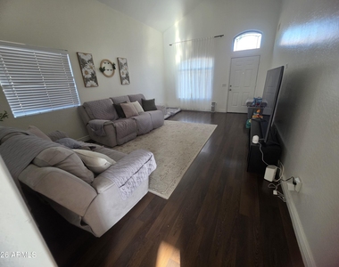 5266 S 236th Avenue - Photo Thumbnail 2