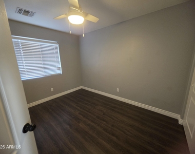 5266 S 236th Avenue - Photo Thumbnail 8