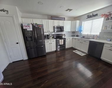 5266 S 236th Avenue - Photo Thumbnail 3