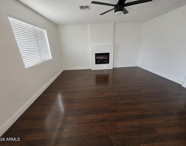 5266 S 236th Avenue - Photo Thumbnail 5