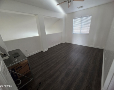5266 S 236th Avenue - Photo Thumbnail 6