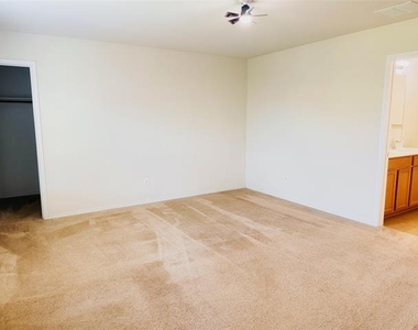 115 Waxberry Drive - Photo Thumbnail 15
