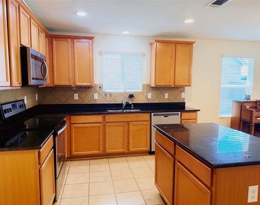 115 Waxberry Drive - Photo Thumbnail 7