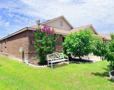 115 Waxberry Drive - Photo Thumbnail 4