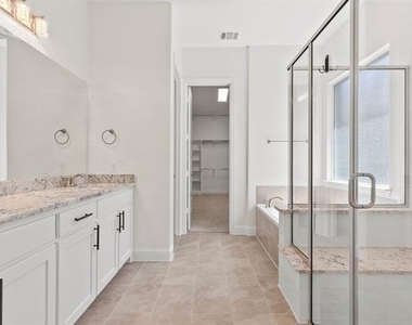 2201 Laguna Drive - Photo Thumbnail 13