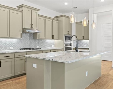 2201 Laguna Drive - Photo Thumbnail 4