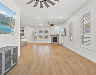 2201 Laguna Drive - Photo Thumbnail 7