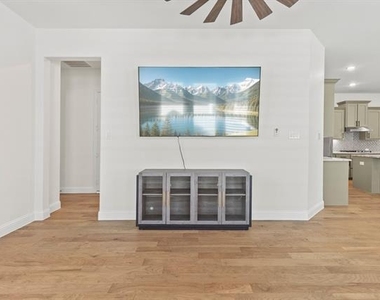 2201 Laguna Drive - Photo Thumbnail 6