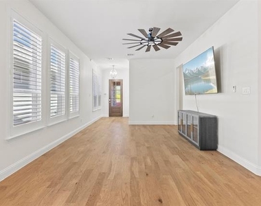 2201 Laguna Drive - Photo Thumbnail 5