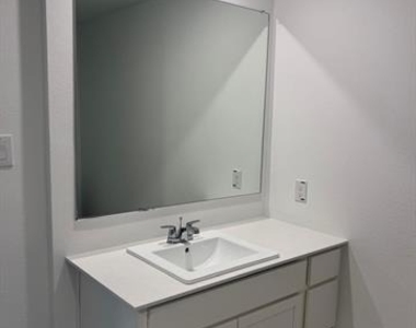 3915 Ontario Way - Photo Thumbnail 9