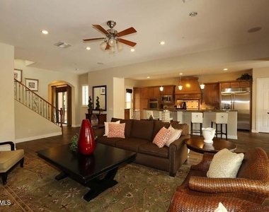 10121 E Ridgerunner Drive - Photo Thumbnail 7