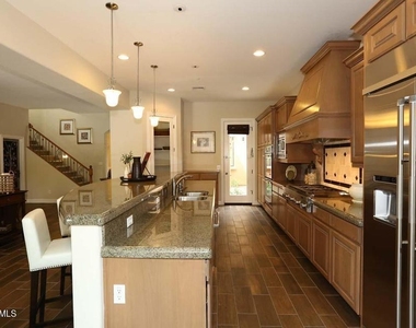 10121 E Ridgerunner Drive - Photo Thumbnail 10