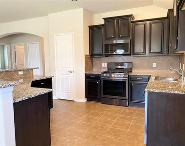 848 Lake Forest Trail - Photo Thumbnail 3