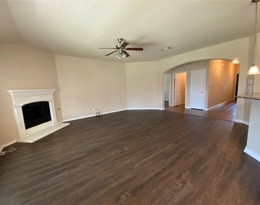 848 Lake Forest Trail - Photo Thumbnail 8