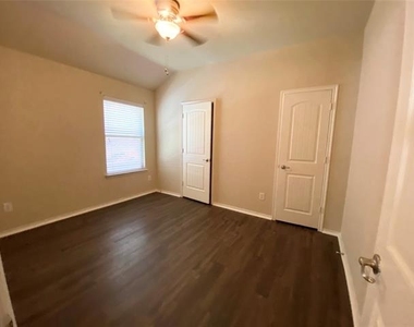 848 Lake Forest Trail - Photo Thumbnail 13