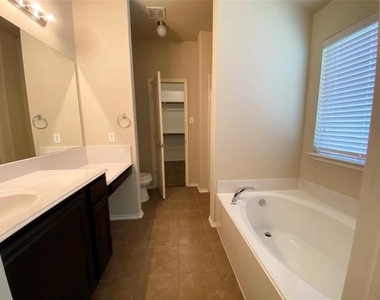 848 Lake Forest Trail - Photo Thumbnail 10