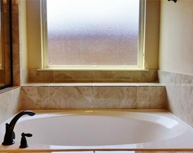 2702 Cartwright Street - Photo Thumbnail 12