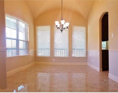2702 Cartwright Street - Photo Thumbnail 9