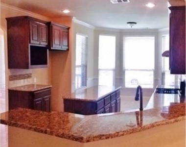 2702 Cartwright Street - Photo Thumbnail 10