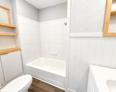 1412 W Bullock Street - Photo Thumbnail 5