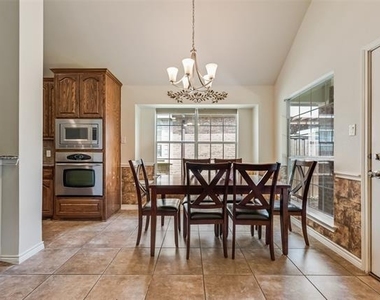 1706 Humbolt Drive - Photo Thumbnail 10