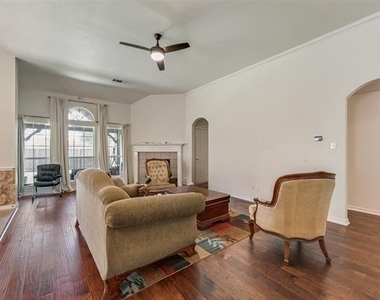 1706 Humbolt Drive - Photo Thumbnail 6