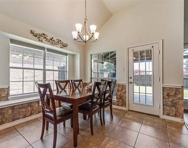 1706 Humbolt Drive - Photo Thumbnail 9