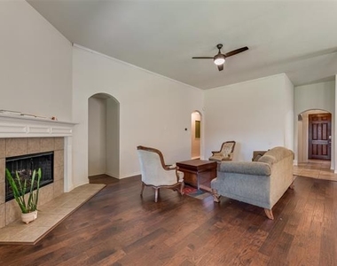 1706 Humbolt Drive - Photo Thumbnail 7
