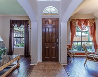 1706 Humbolt Drive - Photo Thumbnail 2