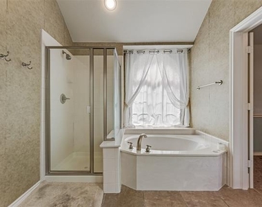 1706 Humbolt Drive - Photo Thumbnail 14