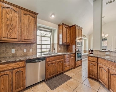 1706 Humbolt Drive - Photo Thumbnail 11
