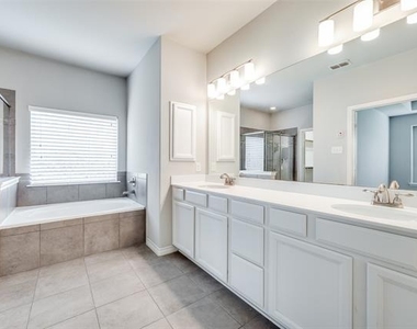 925 Lake Cypress Lane - Photo Thumbnail 16
