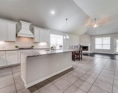 925 Lake Cypress Lane - Photo Thumbnail 5