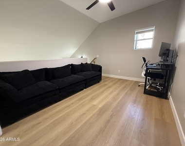 1015 S Val Vista Drive - Photo Thumbnail 6