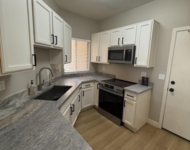 1015 S Val Vista Drive - Photo Thumbnail 9